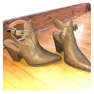 NWOT Super Cute Buckle Booties!